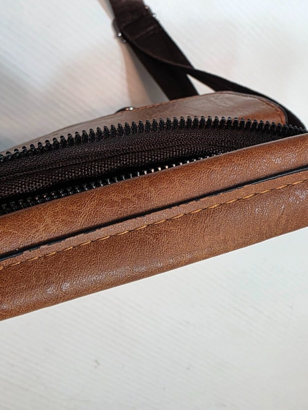 Weixler Unisex Brown Leather Crossbody Bag - Picture 9 of 10